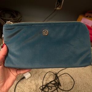 Lululemon green velvet clutch w gold in EUC